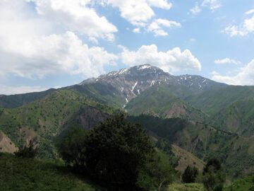 Uzbekistan trekking in Ugam-Chatkal national park along Chatkal mountain ridge